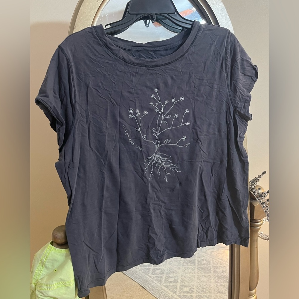 Women’s Universal Thread Charcoal Botanical Tee